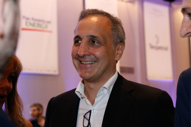 NOTICIAS PILAR:VUELO A DAVOS